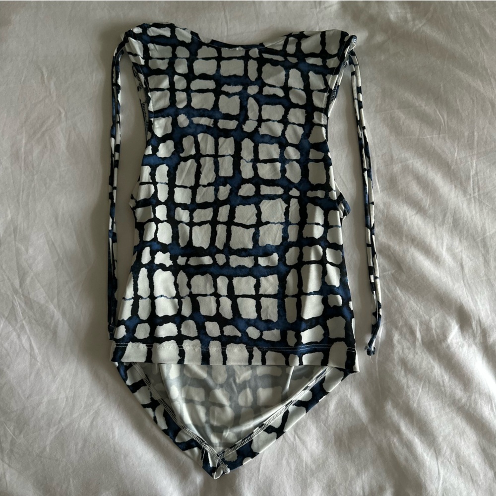 Abstract design Tank - Picture 4 of 4